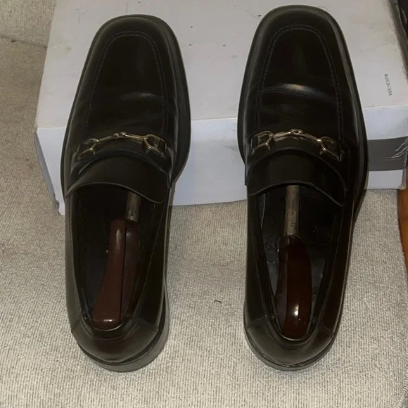Gucci shoes in superb shape. Gucci loafers, white socks and blue jeans - more often than  main image 3